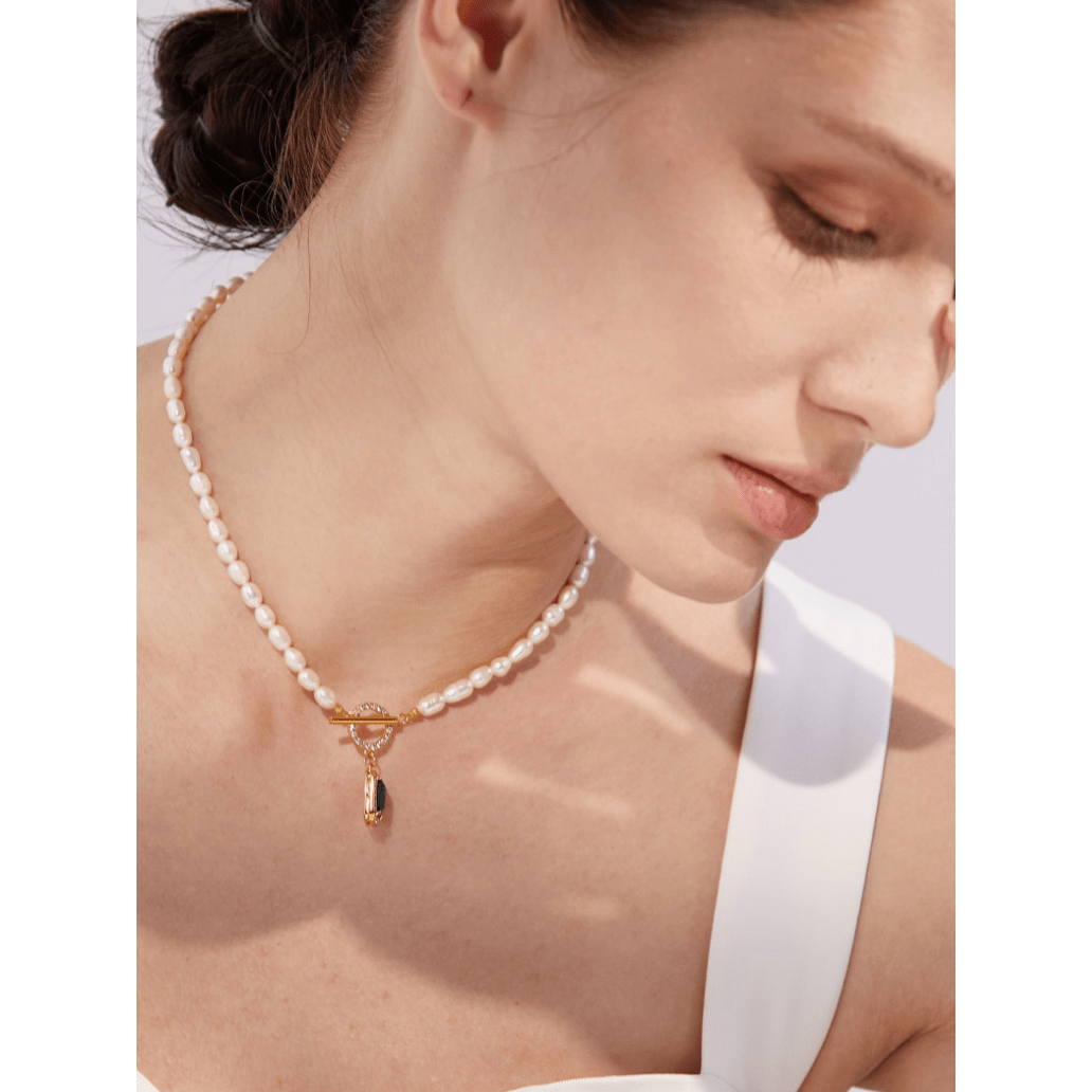 Jelena - Choker-Halskette mit quadratischem Anhänger und Saatperlen