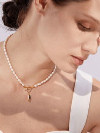 Jelena - Choker-Halskette mit quadratischem Anhänger und Saatperlen