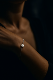 Elegant 925 Sterling Silver Bracelet with Wire Wrapped Baroque Keshi Pearl - 7cm + 4cm Extension | Timeless elegance in soft white, suitable for allergy sufferers - ARM925-27