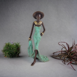 Bronze sculpture "Femme élégante with chapeau" by Soré | different sizes and colors