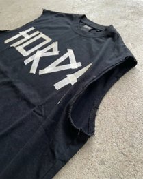 T-Shirt Tank Nera Boxy Fit 200g con tagli a vivo