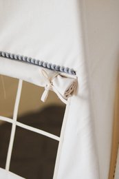 Teepee "Grey Pompoms" con pompon e set tappetino