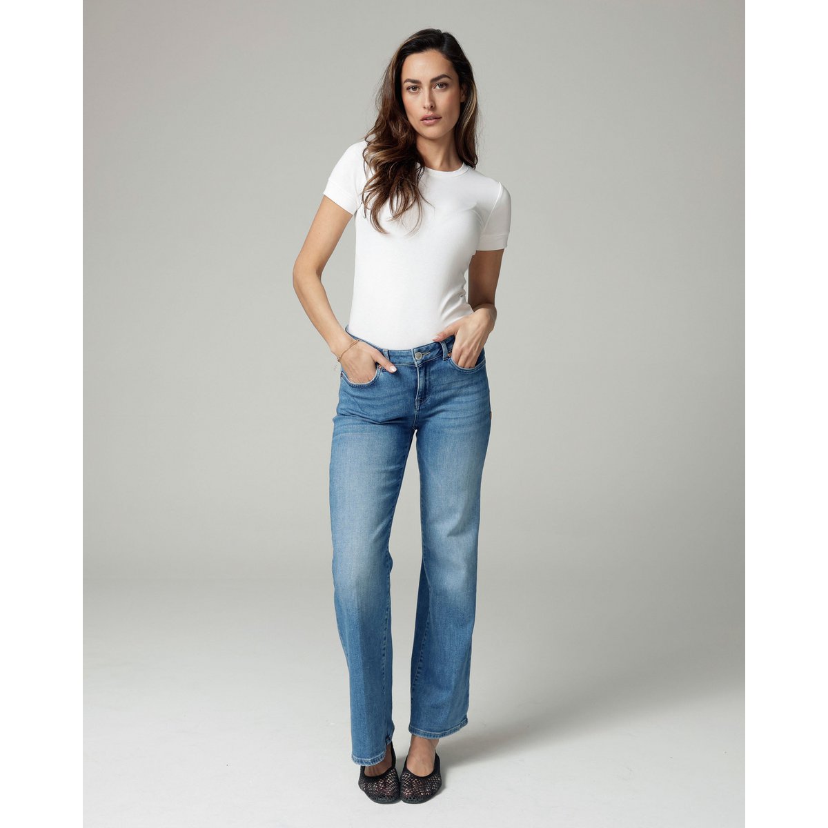 Lys vintageblå jeans med brede ben i mellemhøjde | Den Isa
