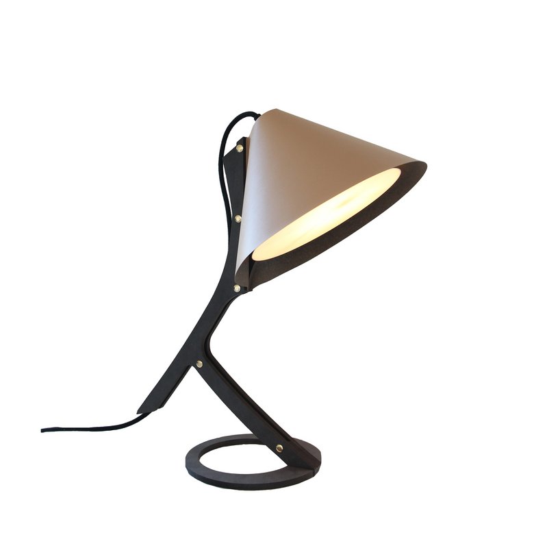 SILENCE Tischlampe aus Upcycling-Leder