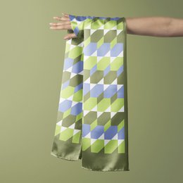 Dutches sjaal Aki 50, a scarf with a geometric pattern in shades of green and blue.