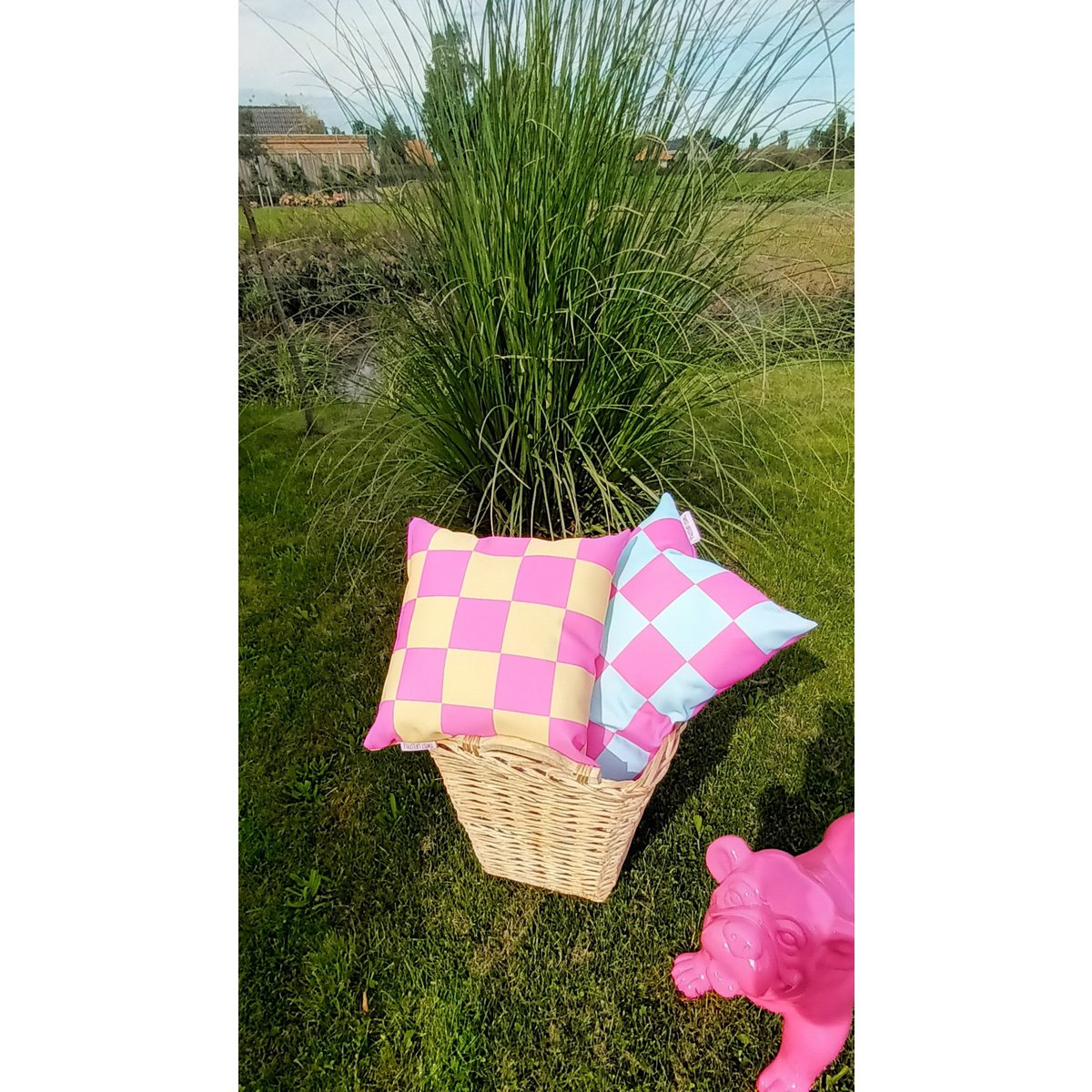 Outdoor Kussen dubbelzijdig geblokt/hart 40x40 (geel/roze)