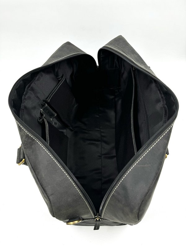 Handmade Black "Hunter" Leather Travel Bag – Artisan 46cm Compact Executive Weekender with Internal Partition