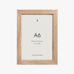 Oak picture frame in A6 size, suitable for displaying 4x6 inch photos or artwork.