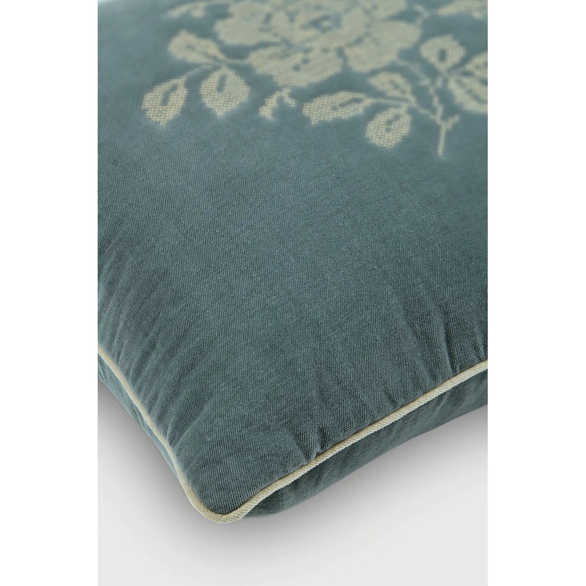 Kussenhoes | Camellia Teal Cross Stitch kussenhoes van Sanctuary Living