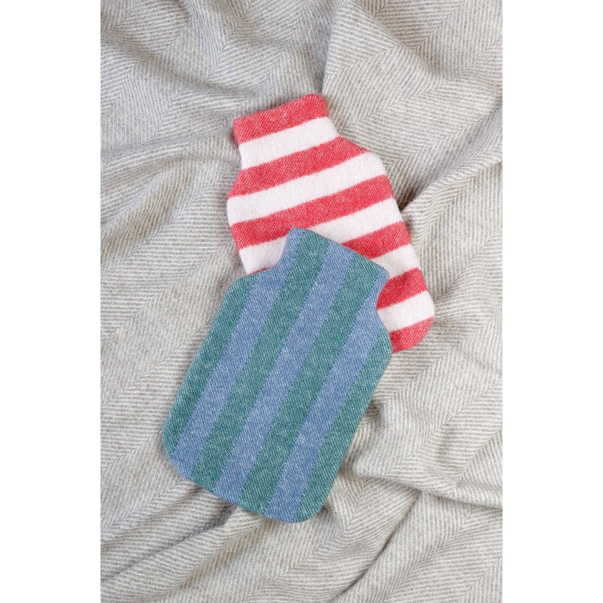 Wärmflaschenbezug STRIPES denim / greenstone mit Wärmflasche (grau)