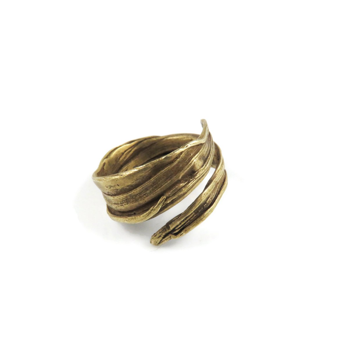 Verstellbarer Ring aus patinierter Bronze – organisch skulptural