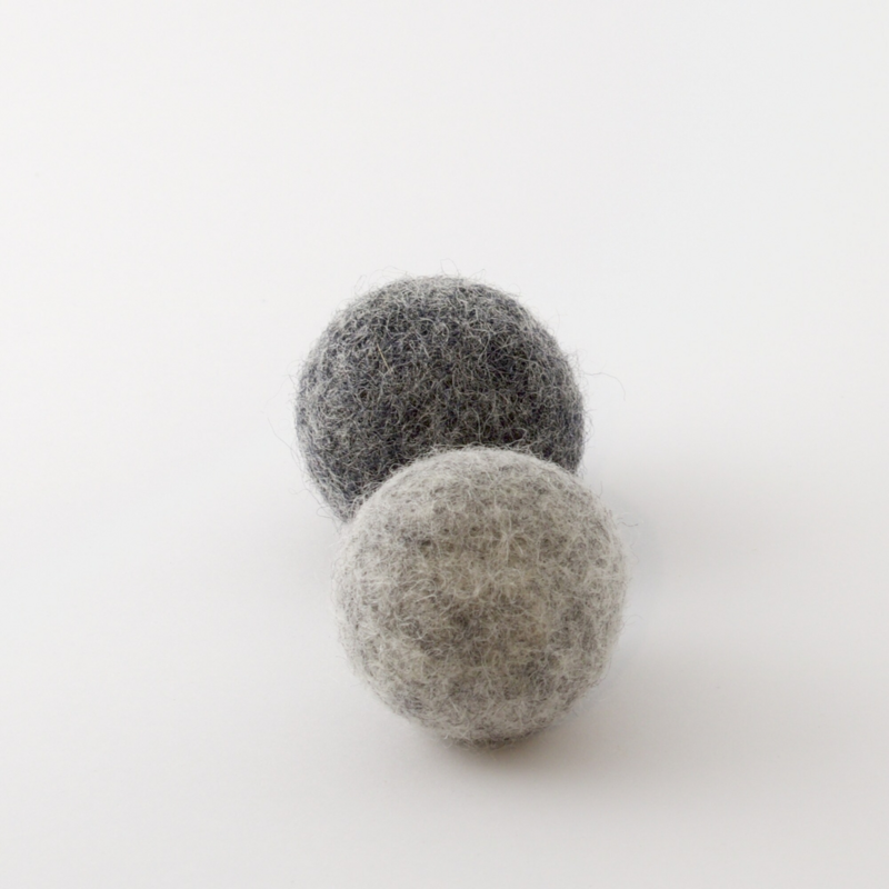 5 Wool balls for cats , the kitty toy set