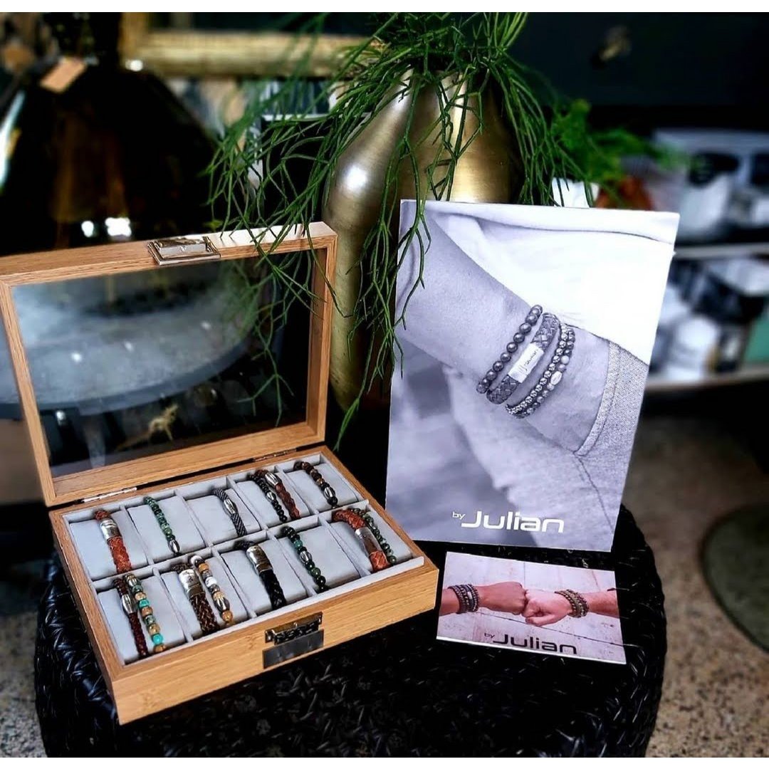 Armband display, koffer 10 kussens