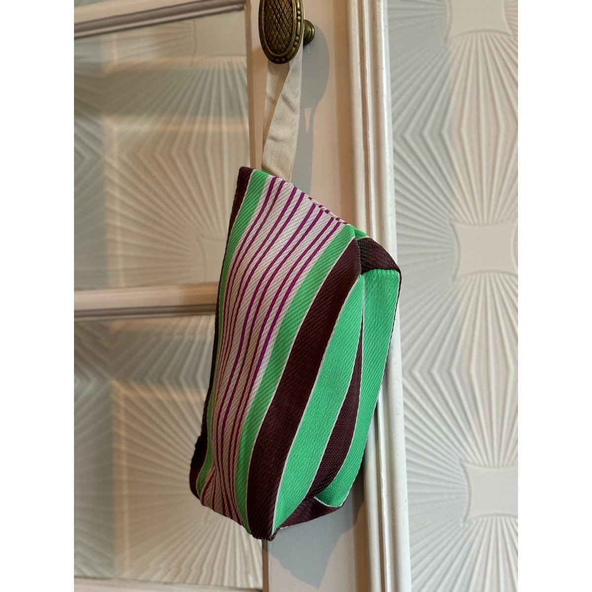 Bolsa de nylon reciclada hecha a mano