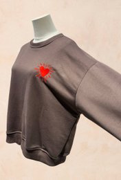 Unisex oversize sweatshirt – broderet rødt hjerte – BOMULD – 9038416