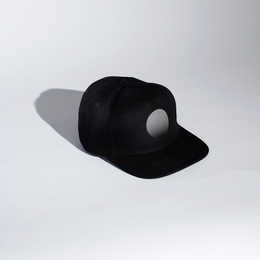 Reflektierende schwarze Kappe verblasst