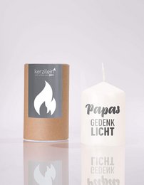 White pillar candle with "Papas Gedenik Licht" text, flame design, 6cm diameter, 8.5cm height.