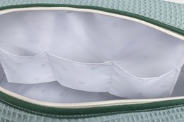 Crossbody maternity bag for baby stroller and hospital. Practical and elegant large capacity organizer bag. Product manufactured in Spain.
