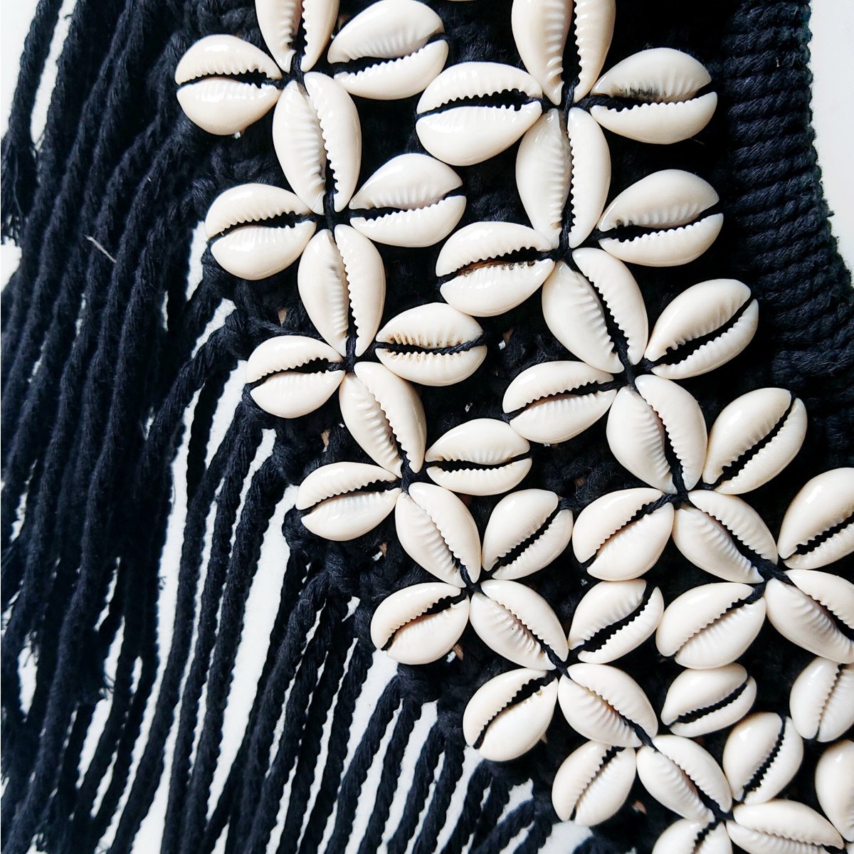 Decoratieve ketting in zwart macrame