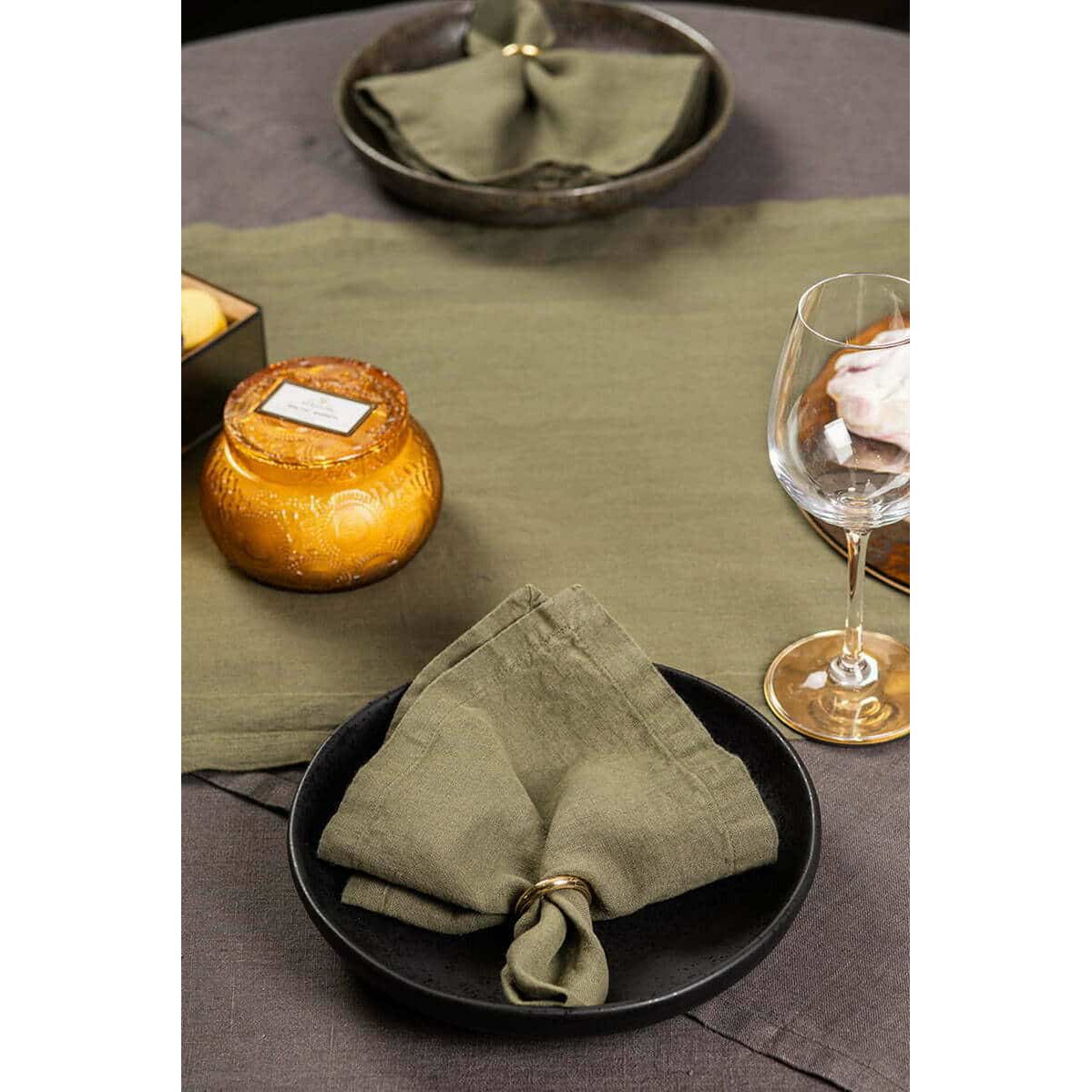 Linen table runner Moss