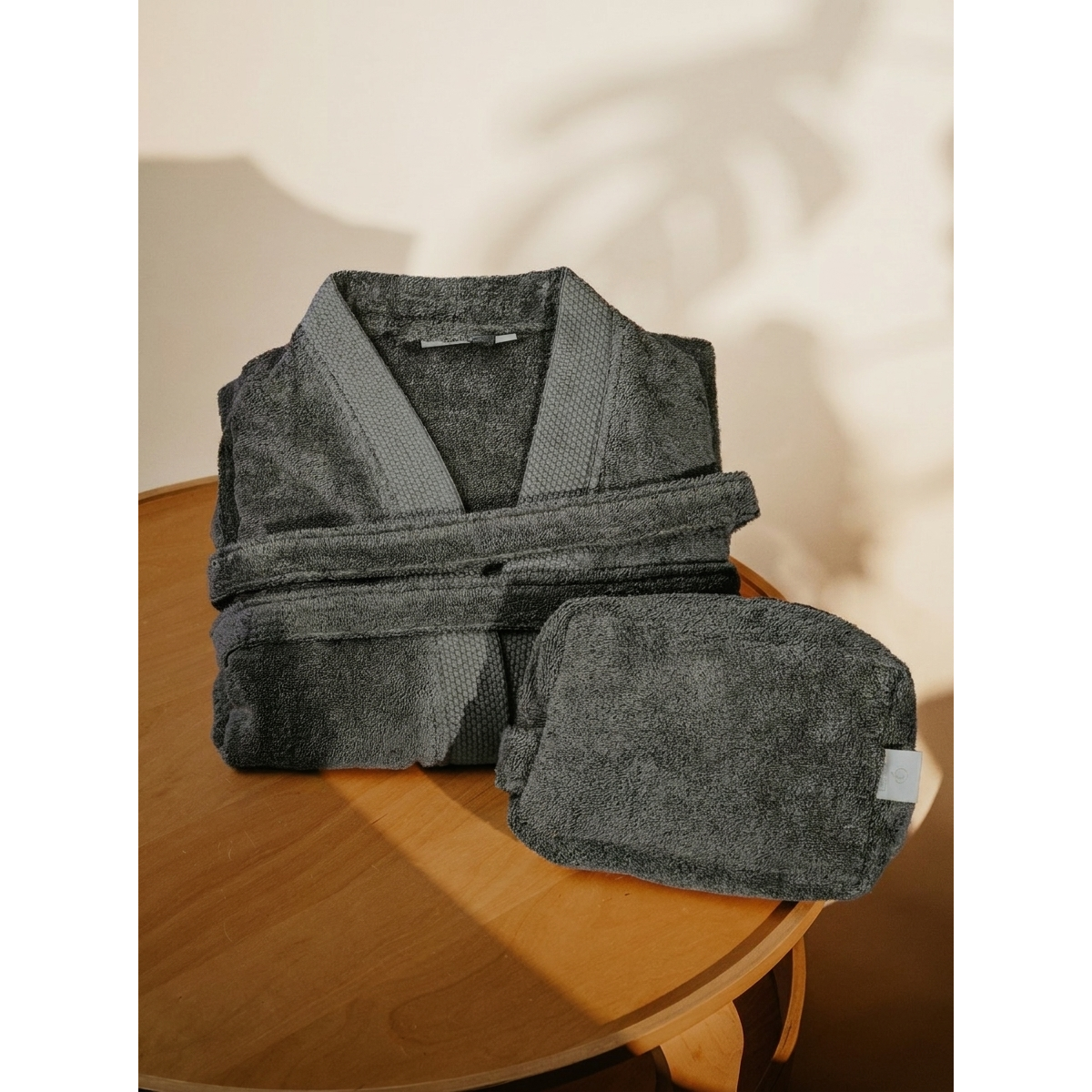 Pamukia GOTS Organic Cotton Gift Set – Unisex Bathrobe & Toiletry Bag | Essence Collection