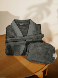 Pamukia GOTS Organic Cotton Gift Set – Unisex Bathrobe & Toiletry Bag | Essence Collection