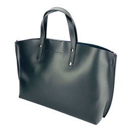 RB1024A | Damehåndtaske i ægte læder Fremstillet i Italien med aftagelig skulderrem. Stor indvendig aftagelig taske. Poleret gunmetal tilbehør - Sort farve - Mål: 48x31x11 cm