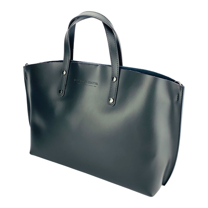RB1024A | Damehåndtaske i ægte læder Fremstillet i Italien med aftagelig skulderrem. Stor indvendig aftagelig taske. Poleret gunmetal tilbehør - Sort farve - Mål: 48x31x11 cm
