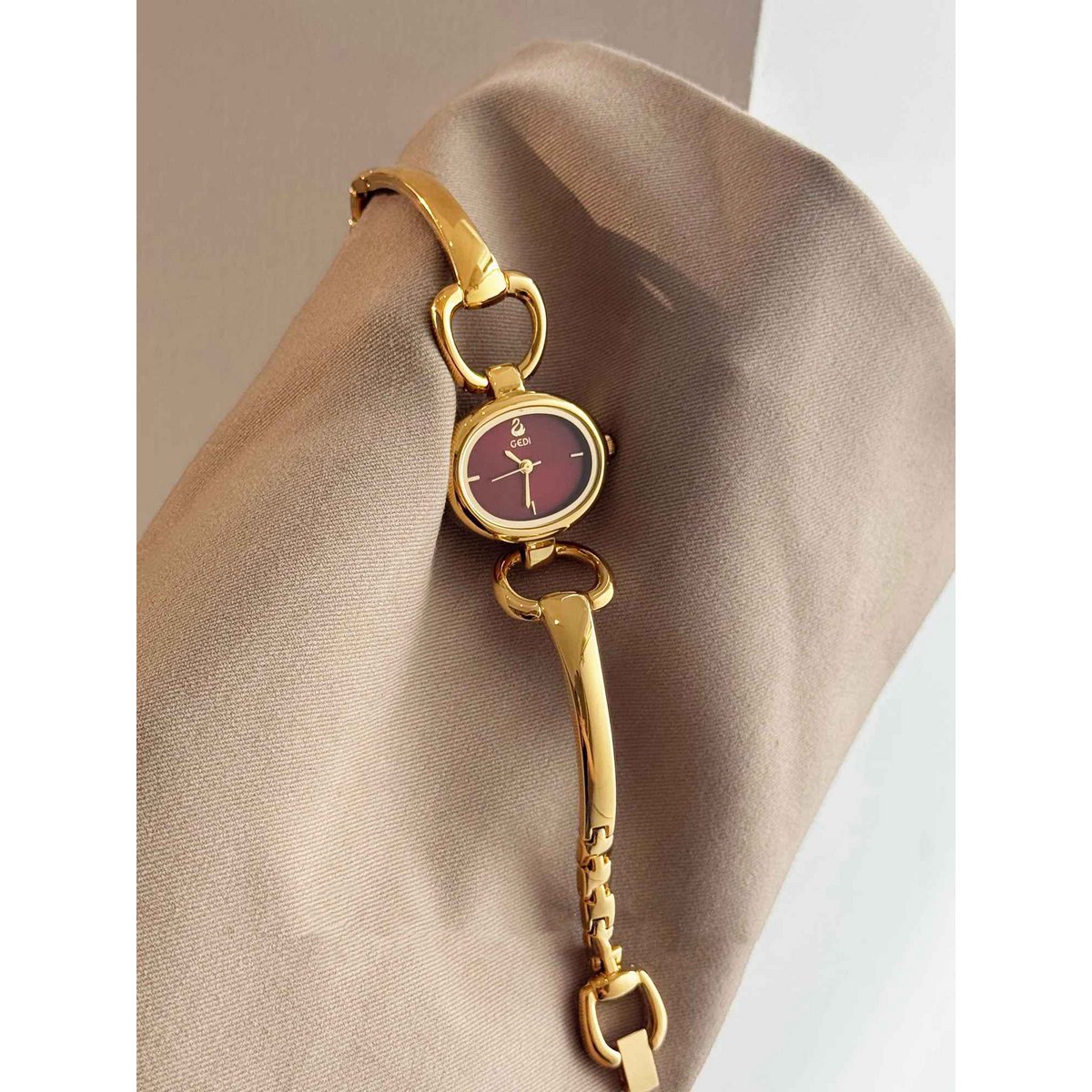 Herald – Damen-Quarzuhr im Vintage-Stil in Burgunderrot mit ovalem Gehäuse