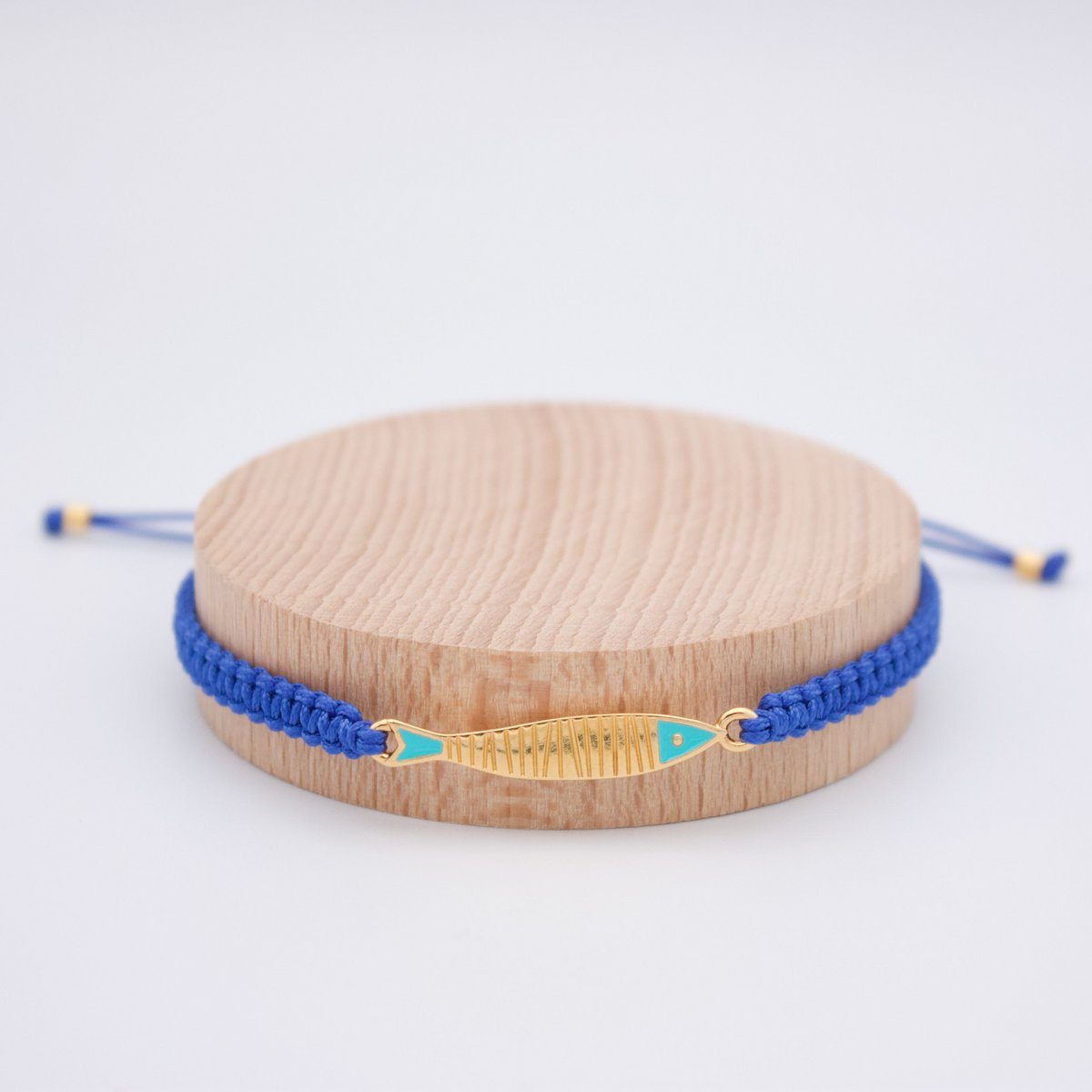 MAGDALENA kleurrijke macramé armband met gouden visbedel