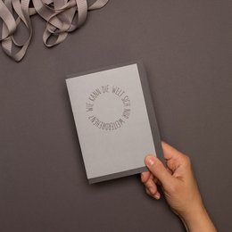 Schlichte Trauerkarte "Wie kann die Welt sich nur weiterdrehen", Kondolenzkarte aus 100% Recyclingpapier