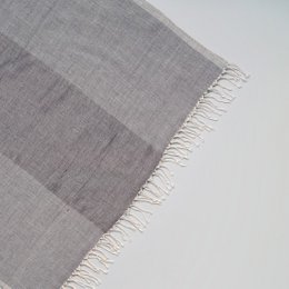 Sciarpa in morbido cotone intrecciato a mano 3 sfumature di grigio