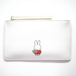 Visning af 16 Miffy-poser I Collection ©Mercis Bv