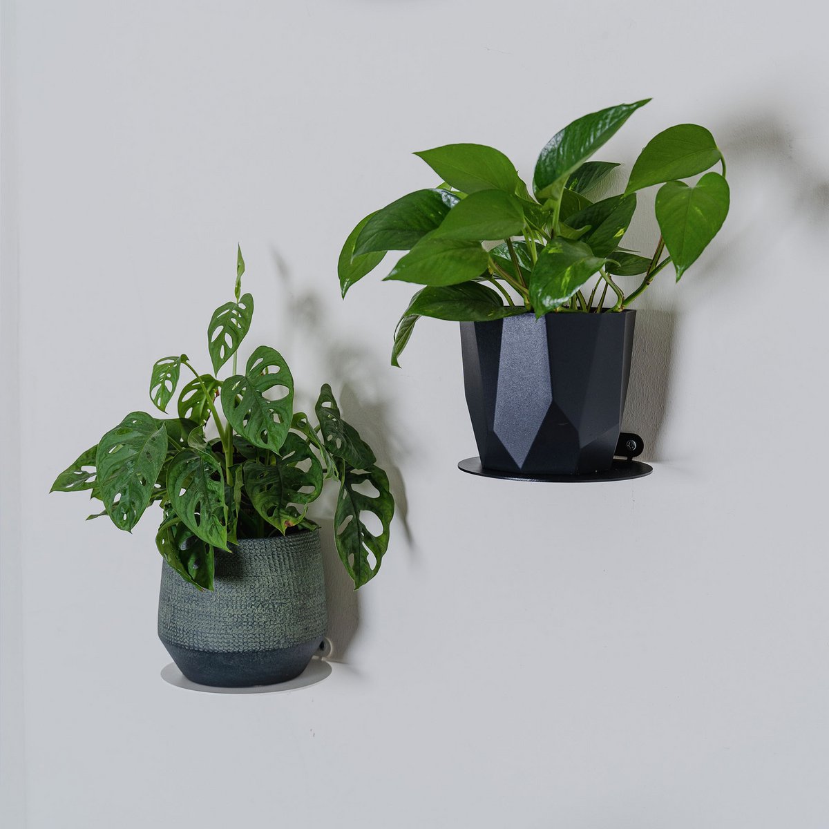 Befold shelf round, 16cm, White | Minimalist, floating, invisible, steel wall/room shelves for plant, ornament or book