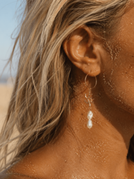 Les boucles d’oreilles Coral Whisper
