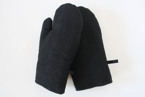 Black linen oven gloves