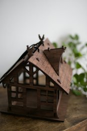 Vogelhäuschen, Vogelfutterhaus aus Holz zum Aufhängen