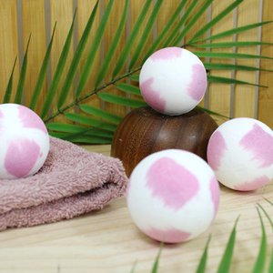 120 GRS bath bomb - pink scent