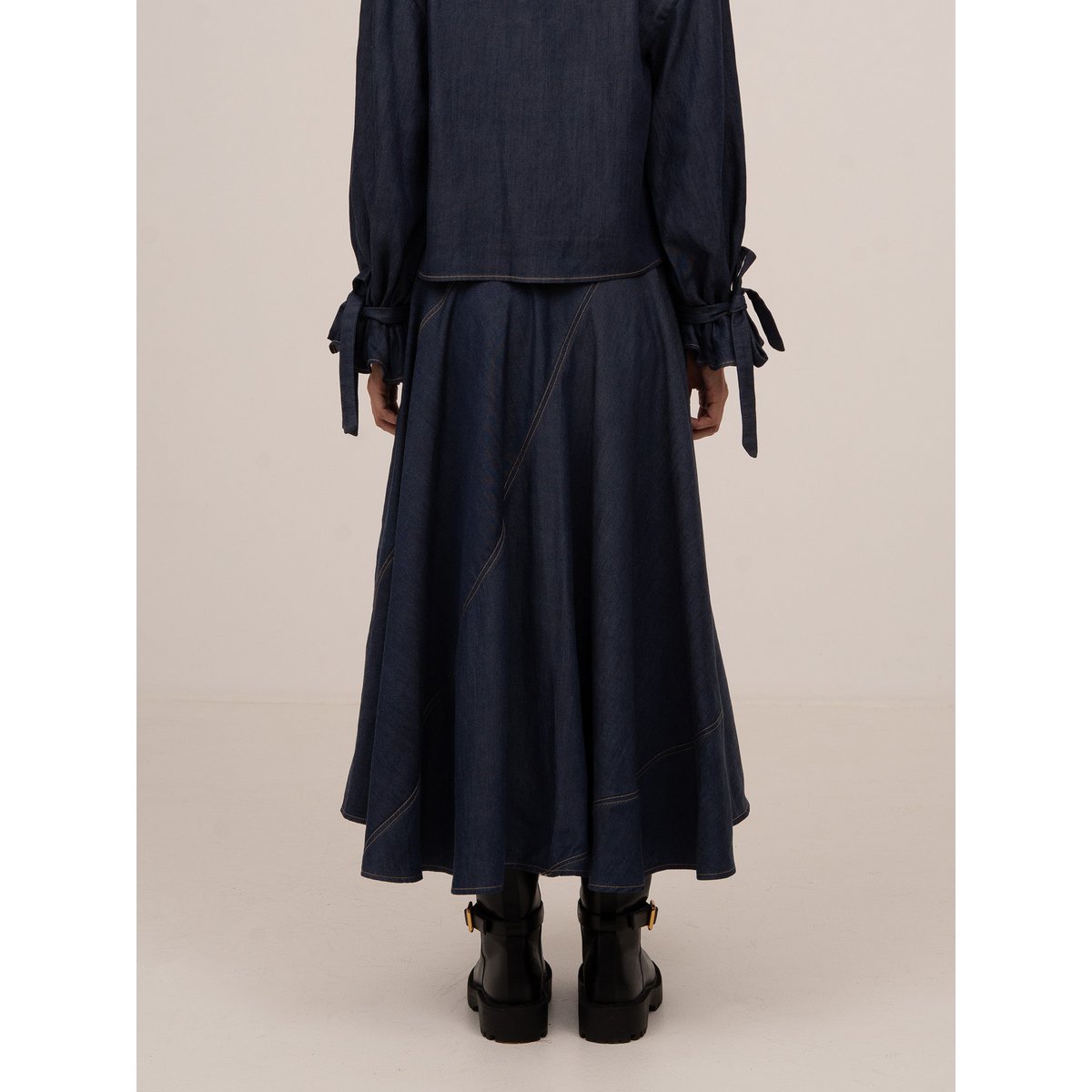 Gonna longuette blu con sovrapposizione di jeans