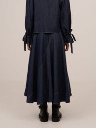 Gonna longuette blu con sovrapposizione di jeans