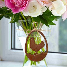 Paasdecoratie kip in het ei | Hangende raamdecoratie voor Pasen | 15 cm x 11 cm