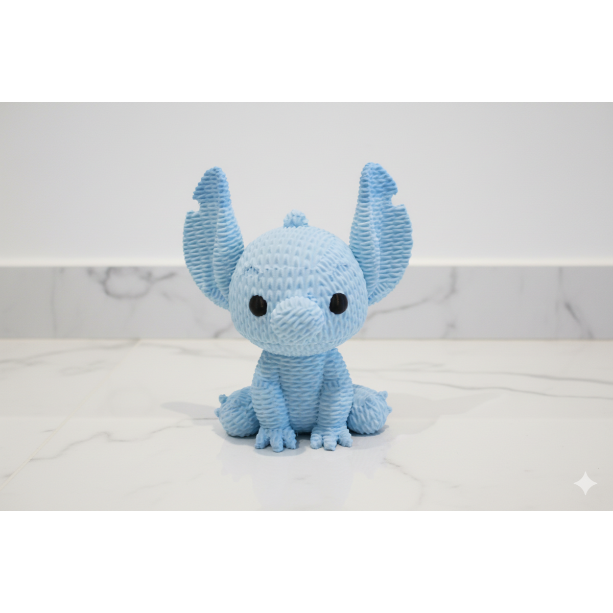 Eterna Wonder — Figurka fantastycznego stworzenia z dzianiny — Dekoracyjna mini rzeźba — Jasnoniebieski — 15 cm