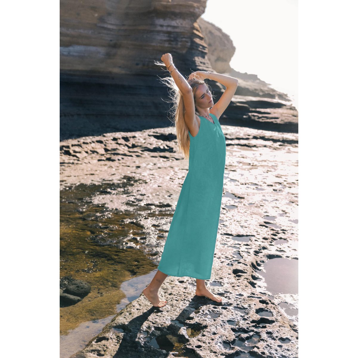 SUNSET — Vestido midi de lino sin mangas con cuello en V