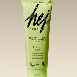 Green face wash and peeling gel in a 125ml tube. Cleanses and exfoliates skin.