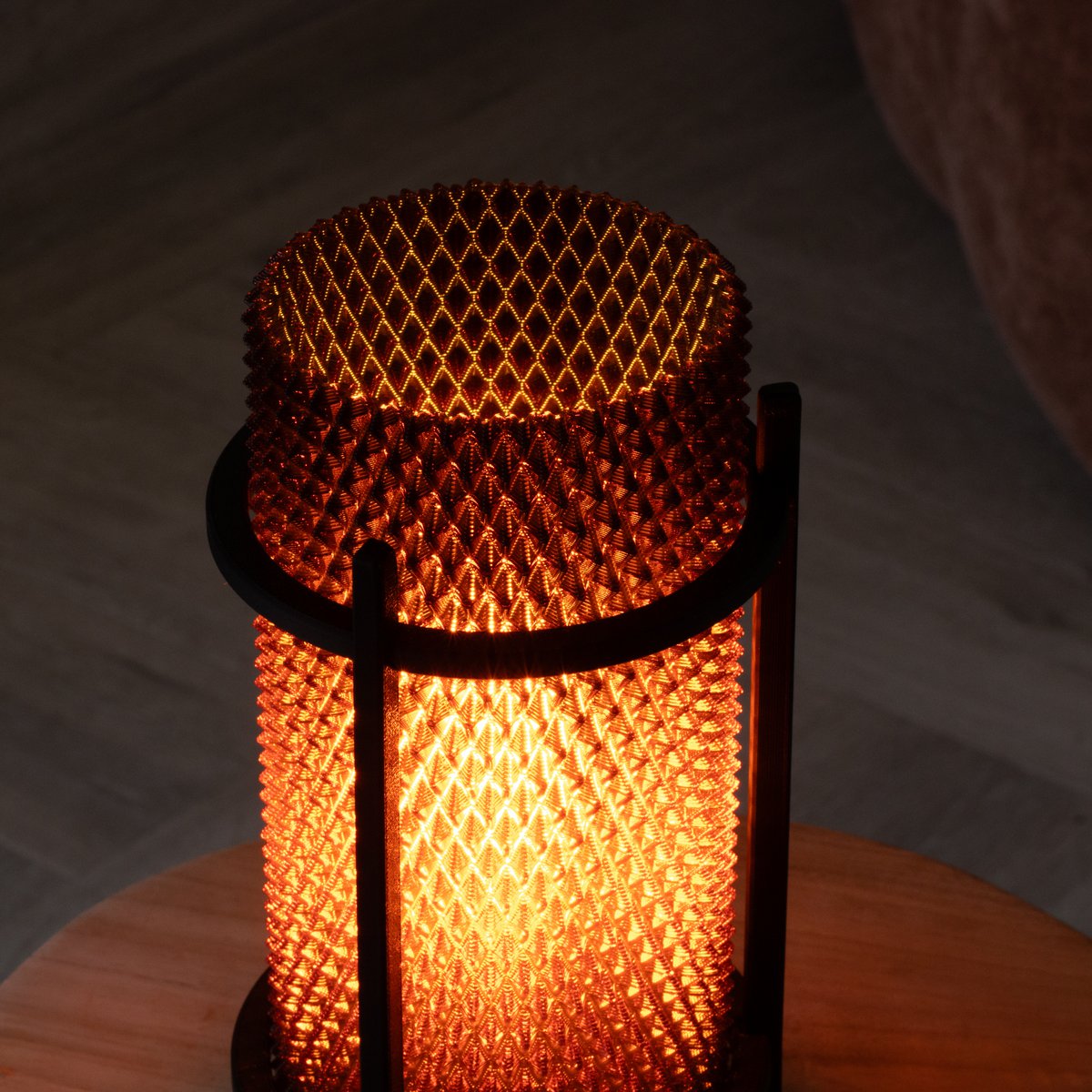 Amberkleurige PRISM-lamp – moderne geometrische lampenkap, gerecycled PETG, sfeerverlichting, E14