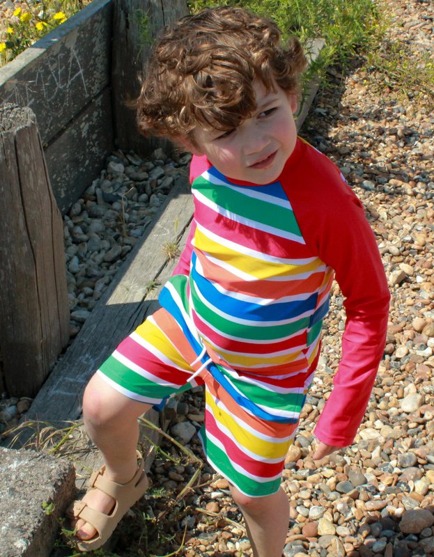 Kinder Schwimmshorts mit Happy Streifen, UV-Schutz UPF 50+