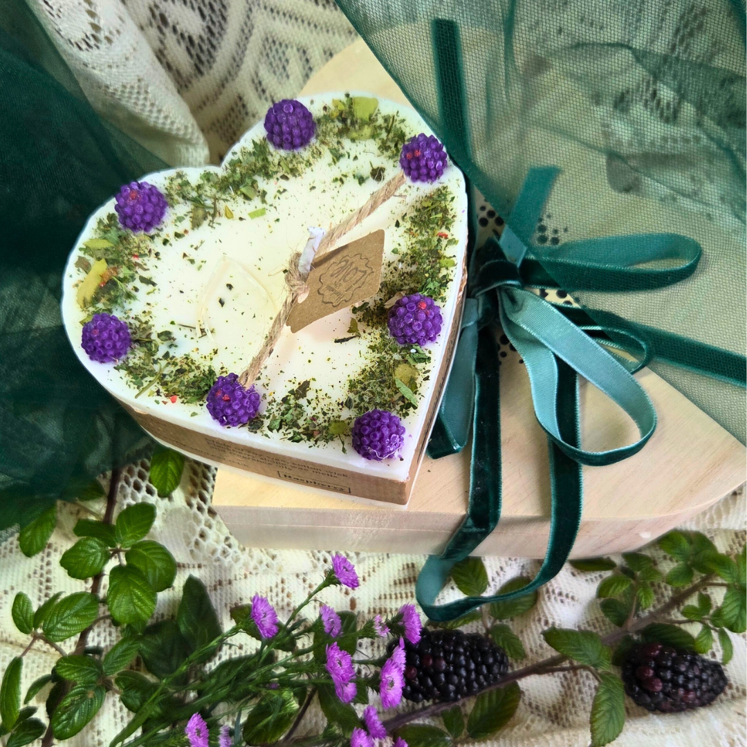 Herz-Geschenkbox, großes Herz mit Brombeeren