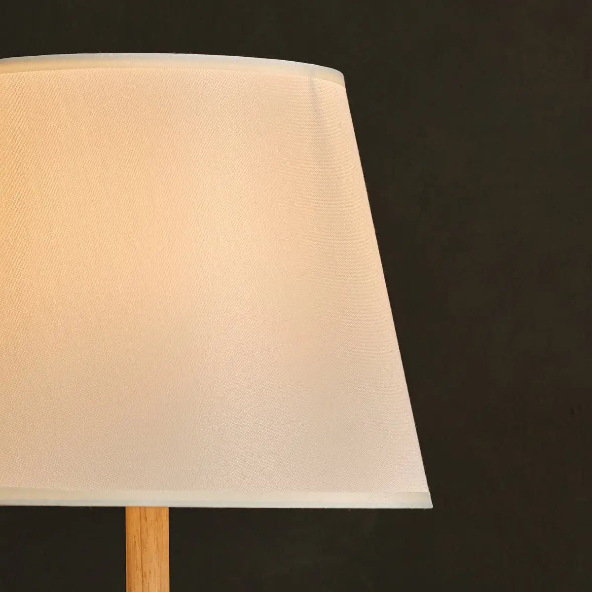 Lampe en bois marron clair Emily