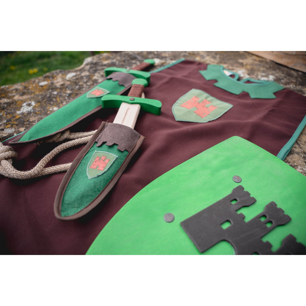 SHIELD KAMELOT S GREEN WITH CASTLE - ST658