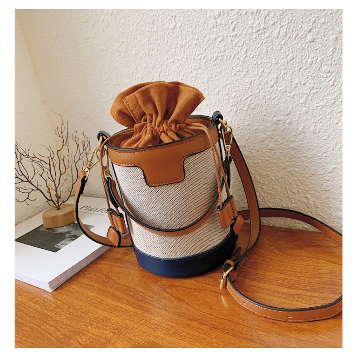 AnBeck Small Bucket Crossbody-håndtaske (2 farvemuligheder)